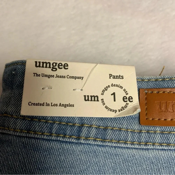Umgee denim Capri jeans wide cuff NWT size 1 light wash no distressing - Picture 2 of 7
